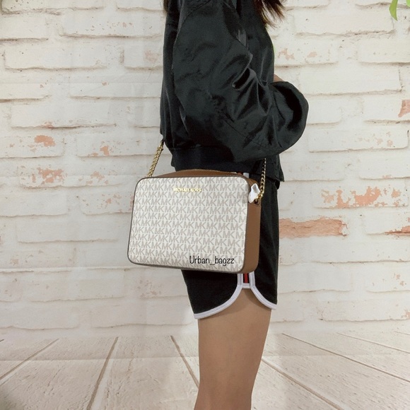 Michael Kors Jet Set ItemLG EW Crossbody - Picture 15 of 16